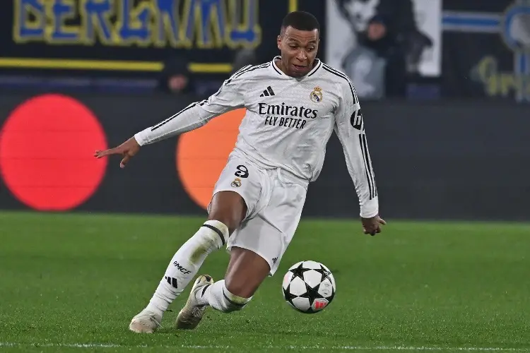 Mbappé anota su gol 50 en la Champions League y después se lesiona (VIDEOS)