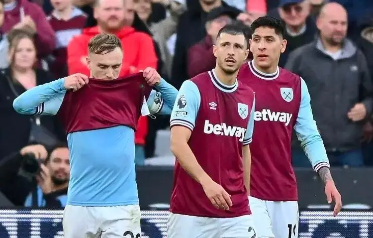 Edson Álvarez y West Ham suman en la Premier League