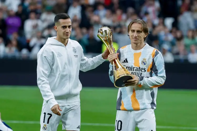 Real Madrid ofrece la Copa Intercontinental al Santiago Bernabéu 