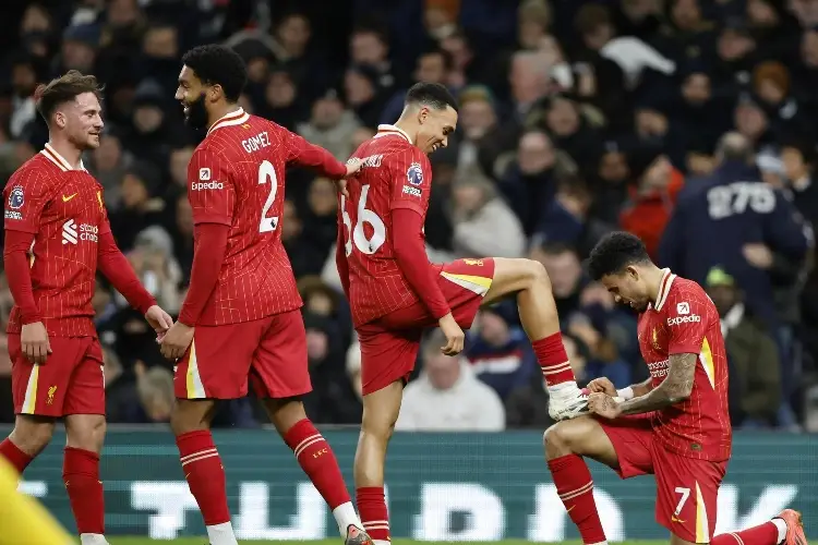 Liverpool manda en la Premier League tras una lluvia de goles ante Tottenham