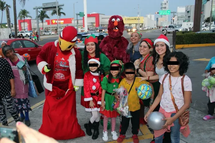 El Trineo de Yeyo Claus cumple con llevar felicidad a todo Veracruz 