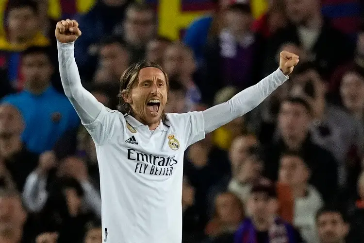 Luka Modric hace historia con el Real Madrid durante el triunfo en Valencia 