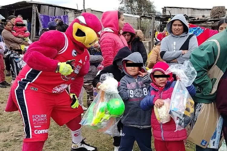 El Trineo de Yeyo Claus lleva felicidad a las faldas del Cofre de Perote 