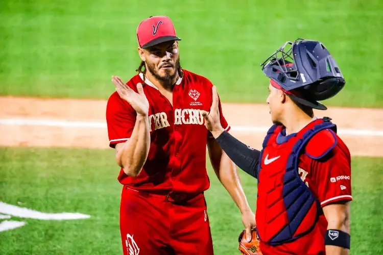 El Águila de Veracruz apalea a los Bravos de León y se queda con la serie 