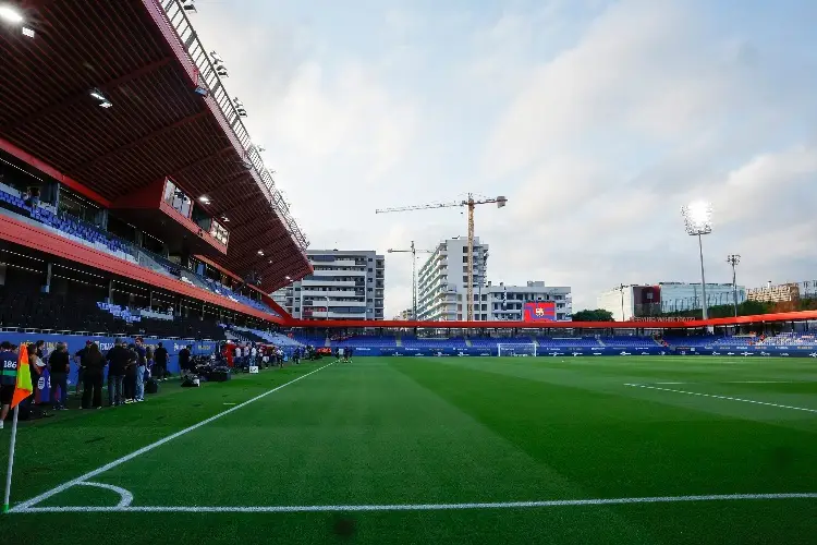 Barcelona seguirá jugando en estadio para solo 6 mil personas