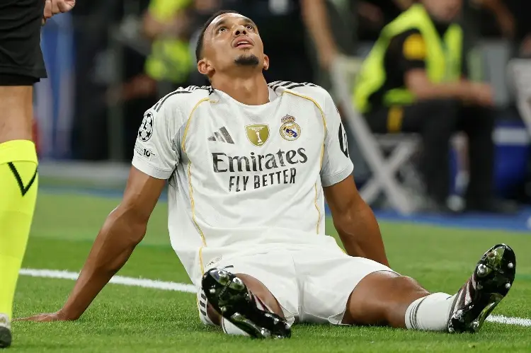 Alxander-Arnold dura cinco minutos en la cancha en su estreno en Champions con el Madrid