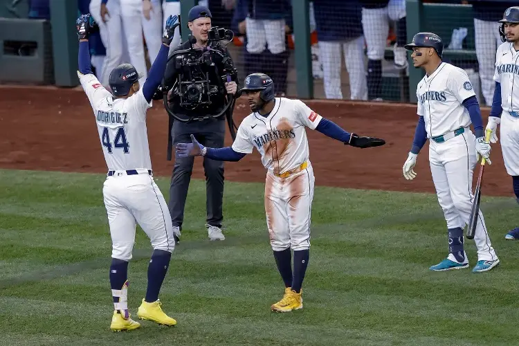 MLB: Seattle por fin aprovecha la localía y se pone a un triunfo de la Serie Mundial 