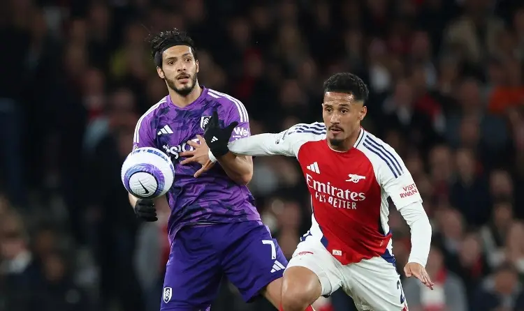 Raúl Jiménez y Fulham tropiezan frente al nuevo líder de la Premier League 