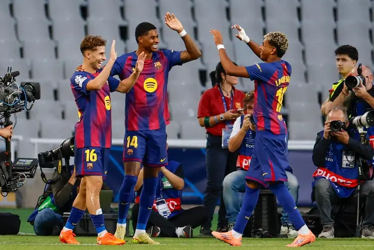 Barcelona muestra su poder con una goleada al Olympiacos en Champions