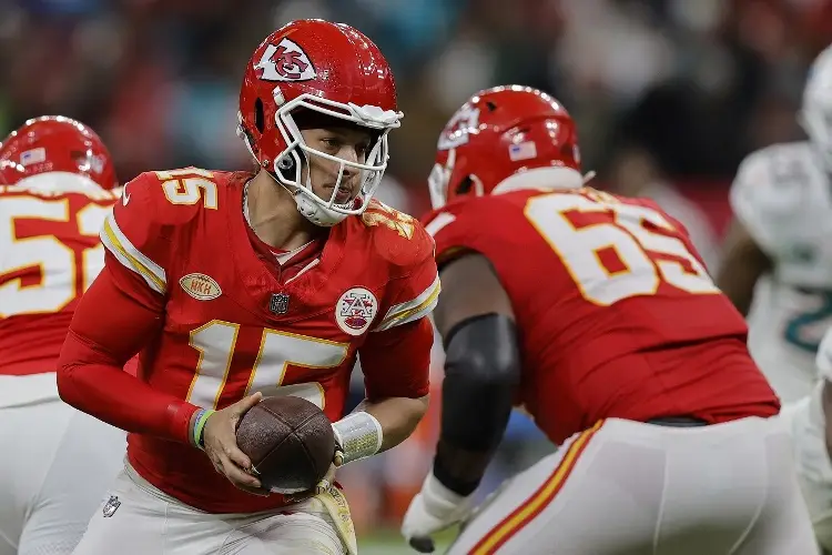 NFL: Patrick Mahomes lidera triunfo de Kansas City Chiefs en el fin de la Semana 8