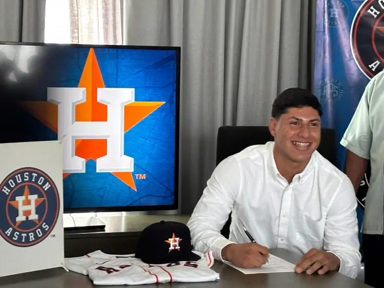 Veracruzano Dahel López firma con los Astros de Houston