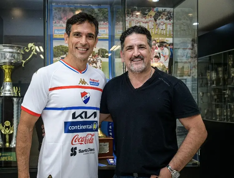 A sus 44 años, el histórico Roque Santa Cruz tiene nuevo equipo