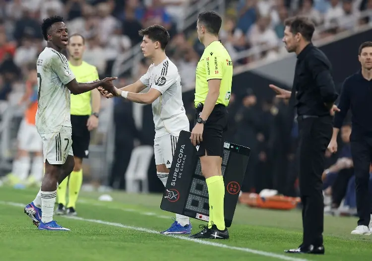 Simeone se disculpa con Vinicius y Florentino tras altercado en la Supercopa (VIDEO)