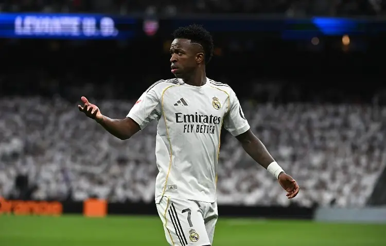 ¡Otra vez! La afición del Real Madrid se lanza en abucheos hacia Vinicius (VIDEO) 