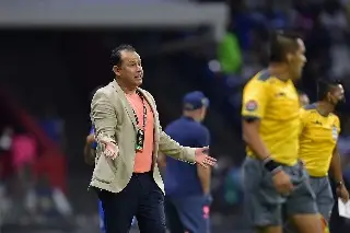 Juan Reynoso se va del Cruz Azul