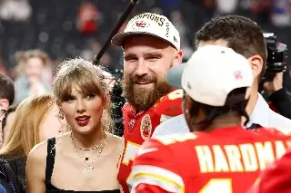 Travis Kelce se olvida de la NFL y se convierte en bailarín de su novia Taylor Swift (VIDEO)