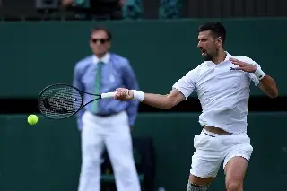 Djokovic con dudas pero avanza en Wimbledon