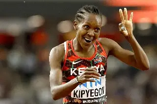 Faith Kipyegon destroza el récord mundial en los mil 500 metros planos (VIDEO)