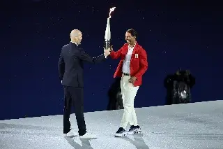 Zidane le entrega la antorcha olímpica a Rafa Nadal (VIDEO)