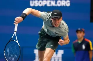 Jannik Sinner se olvida de la polémica y debuta con victoria en el US Open