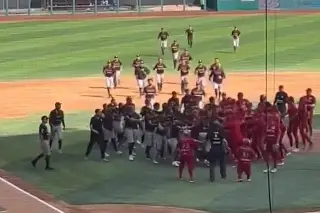 Trevor Bauer causa tremenda BRONCA en el Diablos vs Guerreros (VIDEO)