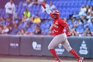 Los Diablos Rojos blanquean a los Sultanes y están a un triunfo de ser campeones 