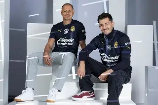 Chivas presenta nuevo jersey, pese a estar eliminados 