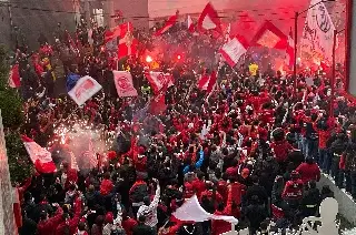 Aficionados de Toluca bloquean el Nemesio Diez tras falta de boletos para la final (VIDEO)