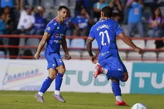 Cruz Azul le pega a Pachuca en un polémico juego