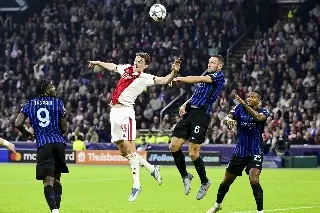 Inter de Milán le pega al Ajax en Ámsterdam durante la Champions League 
