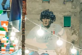 Redada en Napolés por mercancía 'pirata' de Maradona