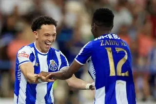 Porto remonta y se mantiene en la cima de la Liga en Portugal 