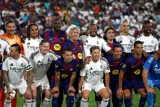 Leyendas de Real Madrid y Barcelona brindan espectáculo en El Salvador