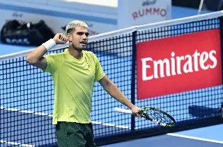 Alcaraz remonta en las Finales ATP y se acerca al número 1 del año