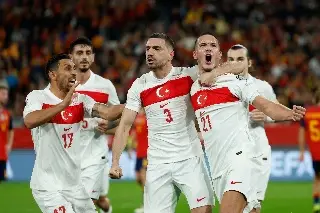 Futbolista recupera más de 3 millones de pesos en joyas, olvidadas en el estadio