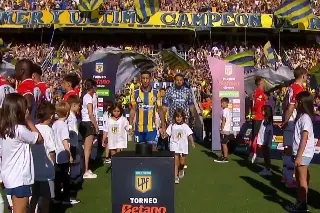 Reciben al campeón en Argentina con un pasillo de espaldas como protesta (VIDEO)