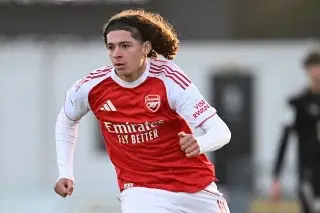 Arsenal debuta a futbolista de 13 años