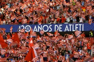 UEFA aplica dura sanción al Atlético de Madrid por culpa de sus hinchas racistas
