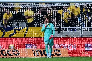 Le meten gol olímpico a Memo Ochoa en la liga de Chipre (VIDEO)
