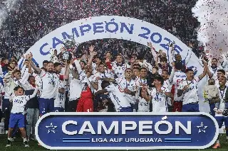 Ex futbolistas de la Liga MX se coronan campeones de la Primera División de Uruguay