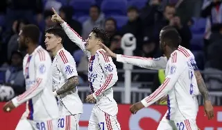 Olympique Lyon gana y se mantiene como líder de la Europa League 
