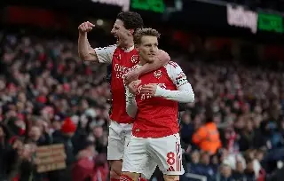 Arsenal defiende a capa y espada su liderato tras ganarle al Brighton