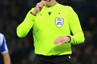 Condenan a nueve meses de prisión a ex árbitro de la Premier League