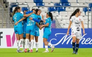 Rayadas golea a Necaxa y manda en la Liga MX Femenil 