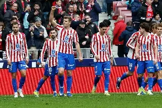 Atlético de Madrid golea y sigue en la lucha por el título