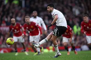 Raúl Jiménez se reencuentra con el gol, pero Fulham tropieza en el último suspiro con Manchester Unitd
