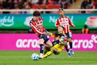 Chivas supera al América y se queda con el Clásico Nacional