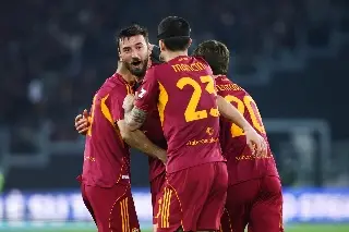 Roma golea al Cremonese y se aferra a los puestos de Champions League