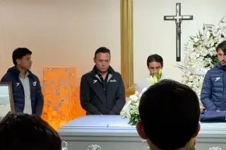 Jugadores y directiva de Celaya dan último adiós a 'Biyik', aficionado que murió en riña en Veracruz