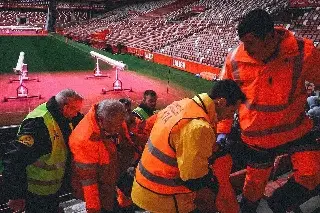 Suspenden juego en España tras muerte de un aficionado en las tribunas